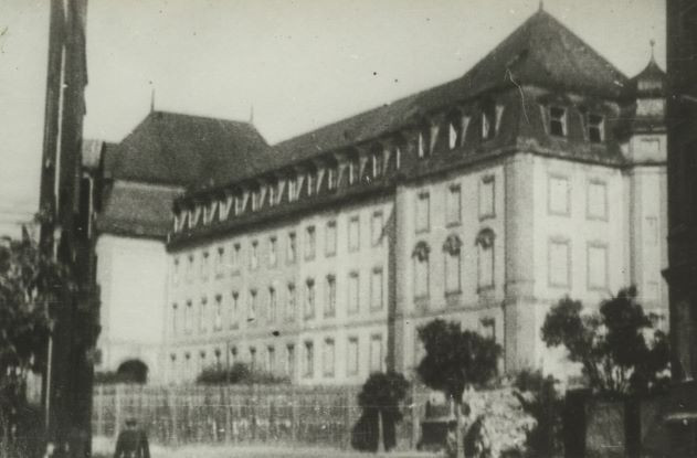 Amtsgerichtsgebäude in Weimar 1946 – Sitz eines sowjetischen Militärtribunals. Stadtarchiv Weimar, Signatur: 60 10–5/​26, Fotograf unbekannt, Repro