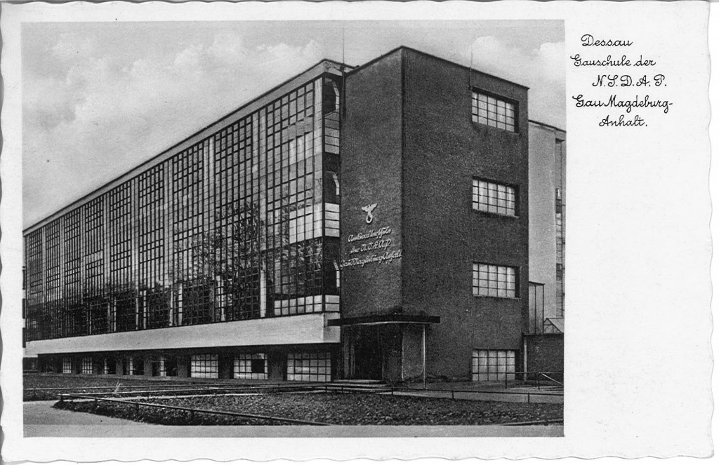 Walter Gropius (Architekt): Bauhausgebäude Dessau (1926) als Gauführerschule der NSDAP (1937), © Klassik Stiftung Weimar