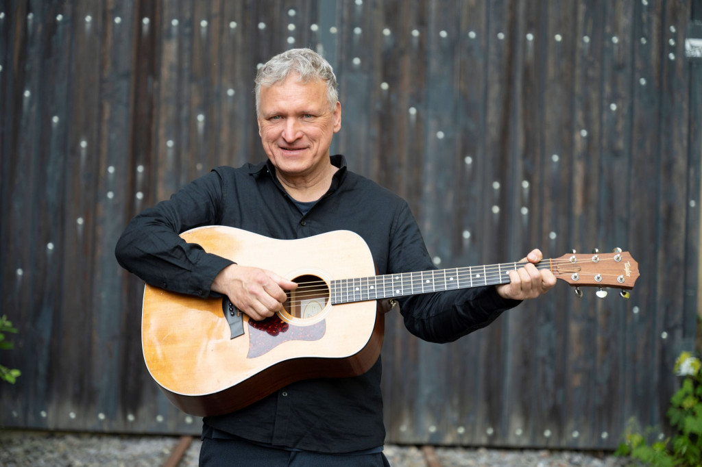 Musikalisch wird die Veranstaltung von Michael Zachcial (»Die Grenzgänger«) begleitet (Foto: Angela von Brill).