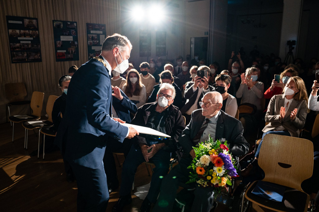 Eröffnung 2022: Verleihung der Ehrenbürgerwürde der Stadt Weimar durch Oberbürgermeister Peter Kleine, © Henry Sowinski