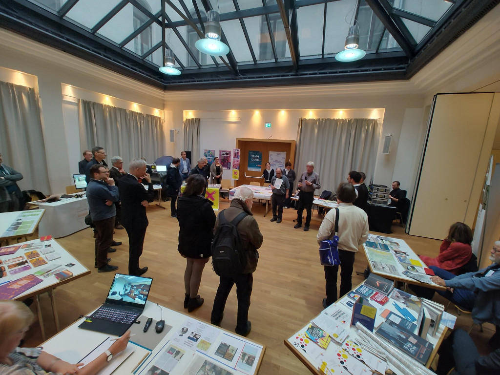 Markt der Demokratiegeschichte beim Weimarer Rendez-vous mit der Geschichte 2024, Foto: Andreas Braune