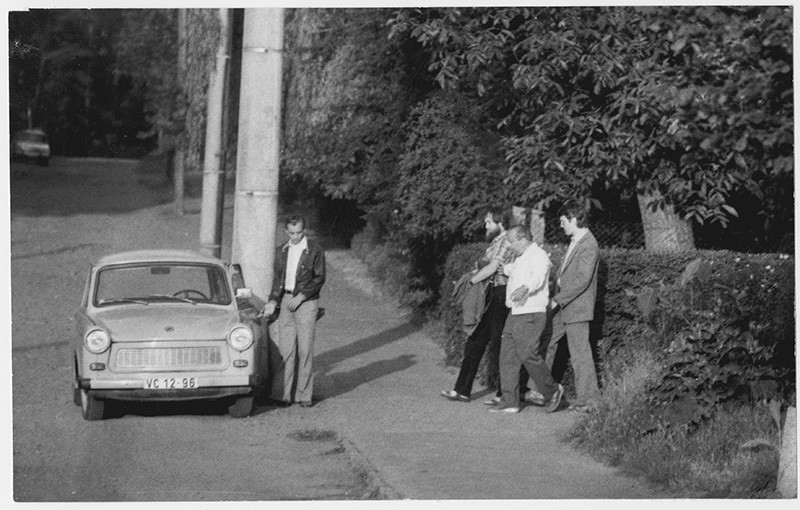Selbst das Abführen wurde heimlich durch die Stasi dokumentiert: Verhaftung Lothar Rochaus 1983 [BArch, MfS, BV Hle, AU 414/​84, B. I, S. 175 b]