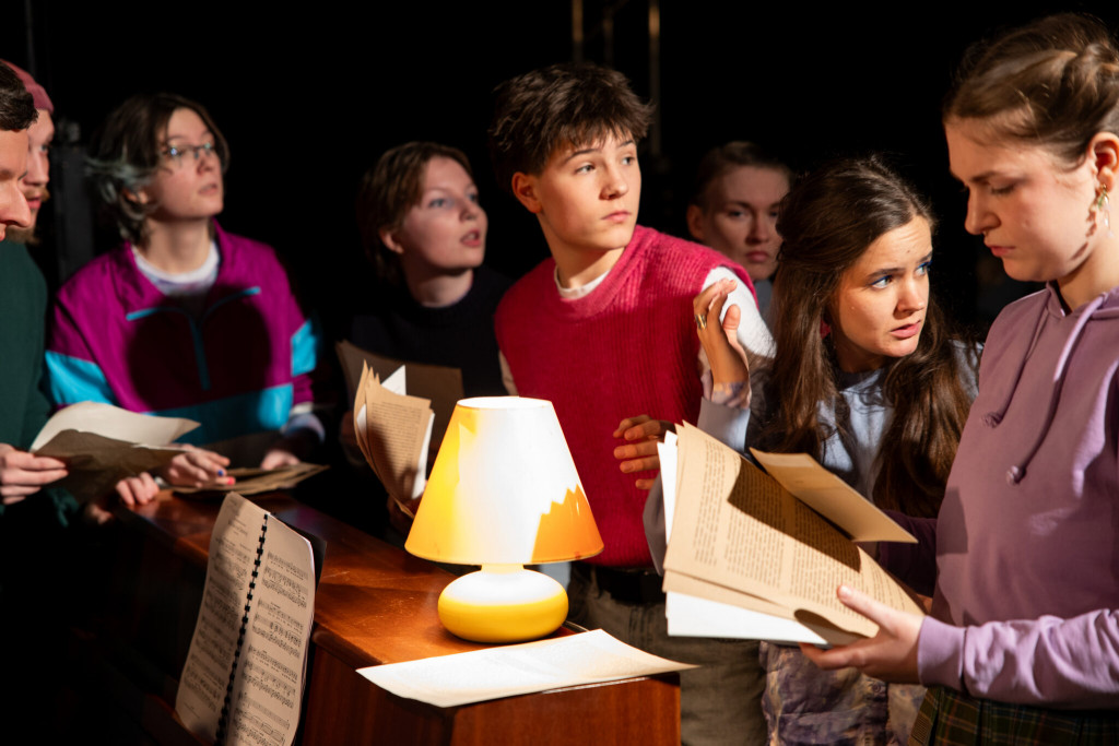 Vom stellwerk junges theater sehen wir Ausschnitte aus der Koproduktion mit dem Deutschen Nationaltheater Weimar »Weiße Rose – Stimmen des Widerstands« (Foto: Matthias Pick).