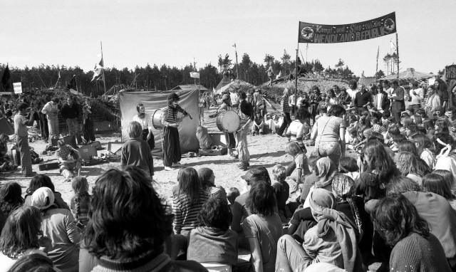 GegnerInnen der Atomkraft und der geplanten Endlagerstätte in Gorleben gründen 1980 die kurzlebige „Freie Republik Wendland“, Foto: Günther Zint, mit freundlicher Genehmigung der Günther-Zint-Stiftung.