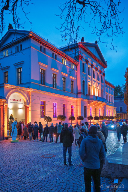 Jedes Jahr lädt das Weimarer Rendez-vous mit der Geschichte zu einem vielfältigen und spannenden Programm... Hier: Die Eröffnung 2025 im mon ami Weimar (Foto: Jana Groß)